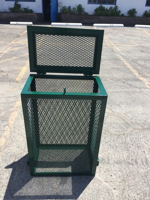Flip top cage with two lock boxes-green 1