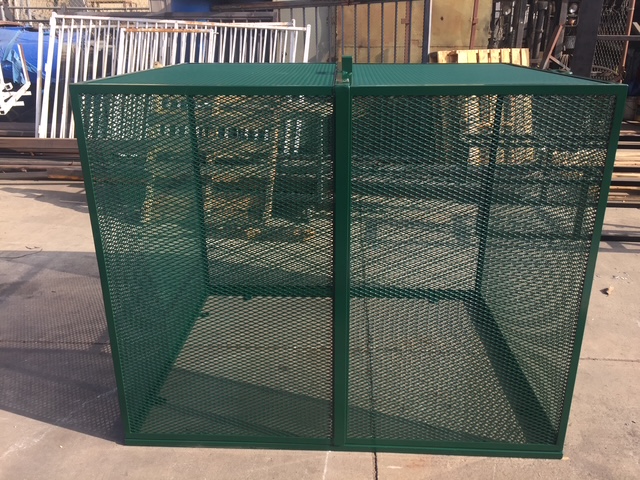 Angle Iron 2 Piece Clamshell with Lock on Top-Green