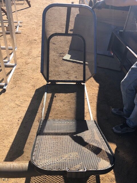 Gate & swivel cage on base lock on top-raw-1