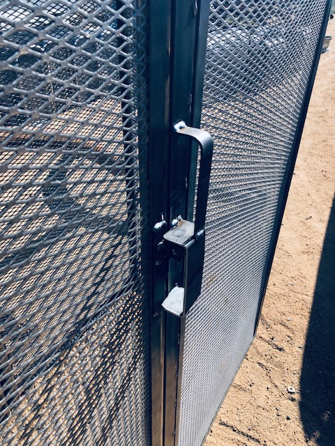 Two piece clamshell side locks-raw-2